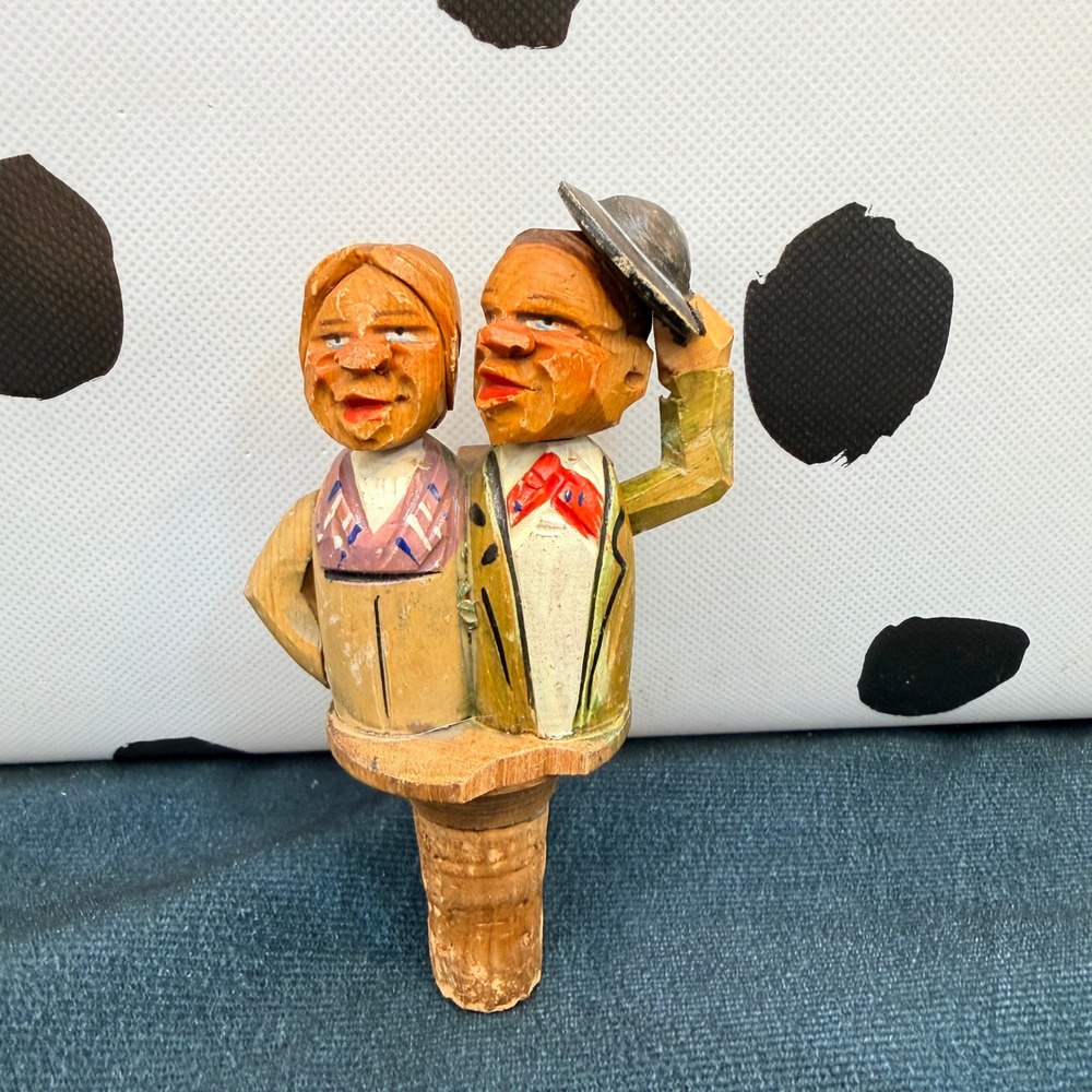 Vintage Wine Bottle Stopper Brown Hand Carved Wooden Kissing Couple